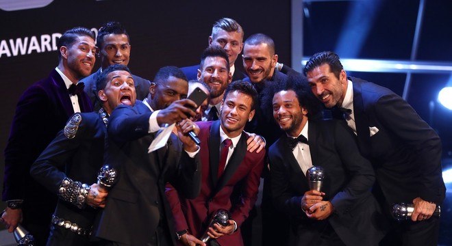 Neymar em 2017 foi terceiro do mundo. Desde então, só decadência
