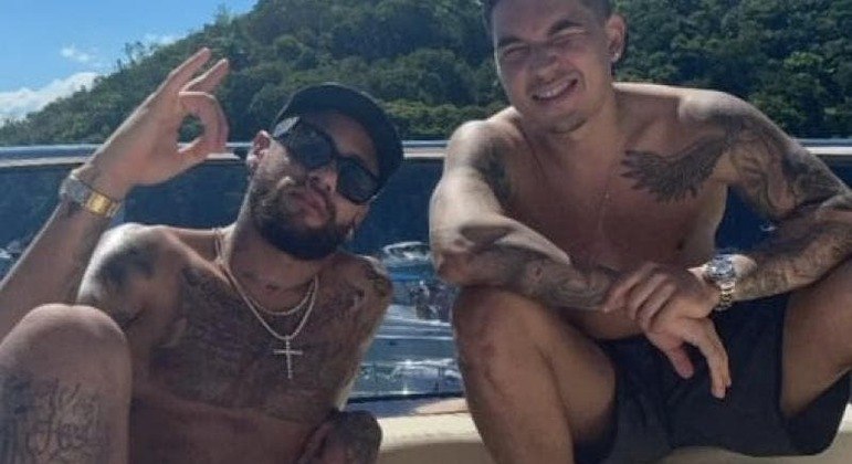  Neymar percebeu: MP do Rio poderia fazer da festa um vexame.  Foi para Santa Catarina