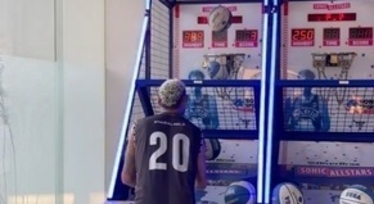 Neymar acertou quase todos os arremessos que tentou em máquina