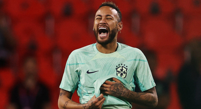 Neymar se movimentou bem no último treino do Brasil para encarar a Coreia do Sul