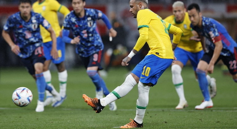 Futebol confuso. Brasil ganhou graças a um pênalti precipitado em Richarlison. Neymar cobrou
