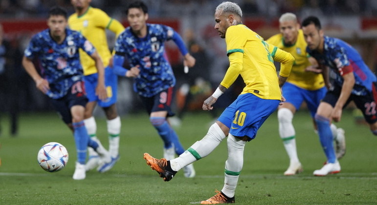 Neymar, de pênalti, marcou o seu 74º gol com a camisa da seleção brasileira