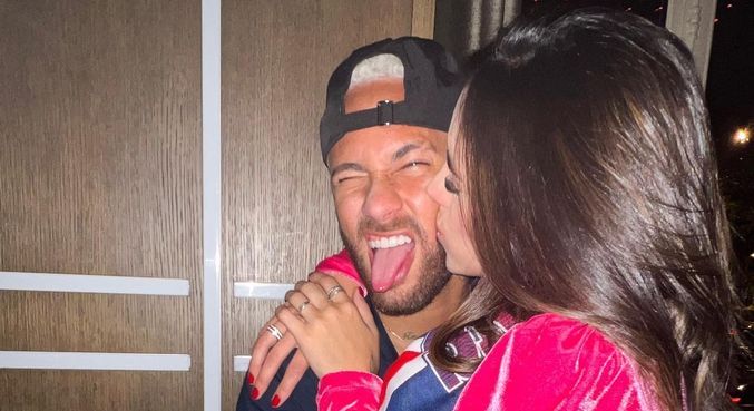 Neymar e Bruna trocam declarações em redes sociais
