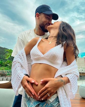 Neymar e Bruna Biancardi anunciaram a gravidez no &uacute;ltimo dia 18 de abril