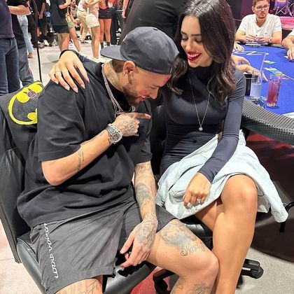 Neymar e Bruna come&ccedil;aram a se relacionar no segundo semestre de 2021. A primeira vez que eles foram vistos juntos foi em um flagra durante um passeio de barco em Formentera, na Espanha
