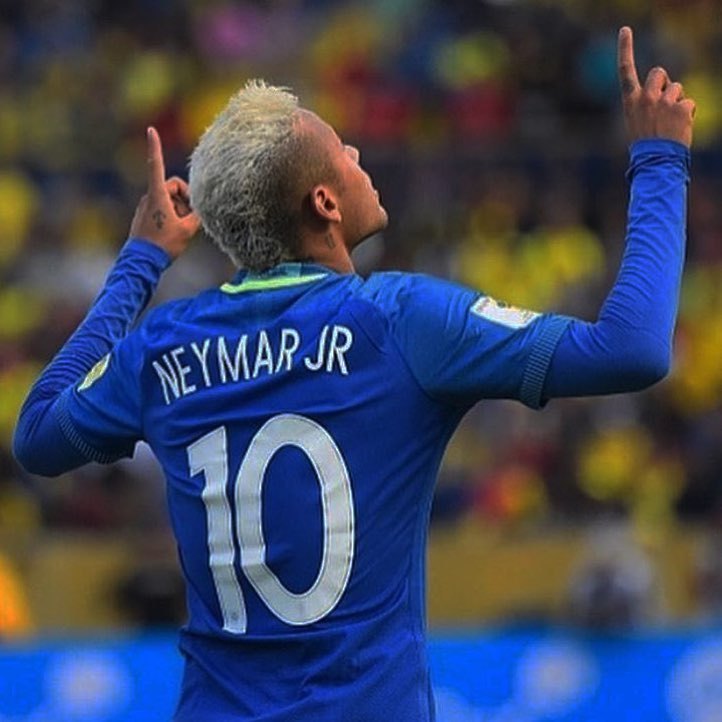 Moicano, franja e muita bizarrice: relembre os cabelos de Neymar
