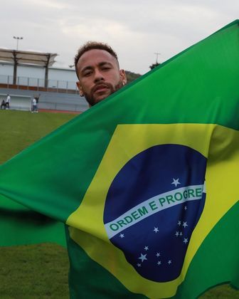 Esta foi a segunda honraria de Bolsonaro para Neymar. Em 2020, o ex-presidente deu ao craque a Cruz do Mérito Desportivo. No mesmo período, a medalha foi oferecida para outros 24 artistas, dentre eles o ginasta Arthur Zanetti