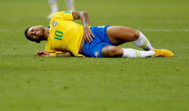 Neymar, Copa 2018, falta, simulação,