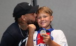 O aniversário de Davi começou com uma linda mensagem de Neymar para o filho. O pequeno estava com a medalha de prata da Champions League e o atacante colocou a lengenda: 