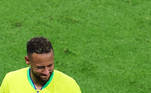A cara de dor e decepção de Neymar diz tudo: o brasileiro torceu o tornozelo direito na estreia da seleção e vai desfalcar o Brasil nas duas outras partidas da primeira fase da Copa