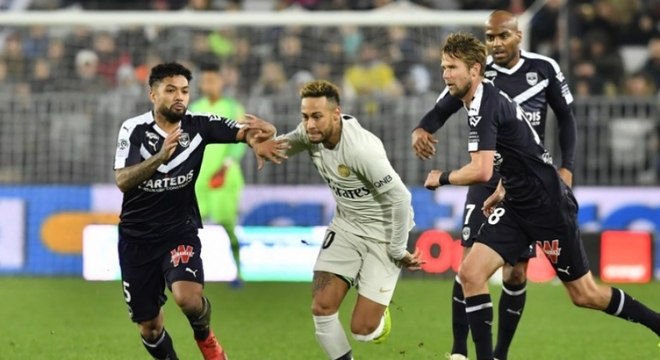 Neymar deixou sua marca no empate de 2 a 2 do PSG com o Bordeaux. No entanto, o brasileiro deixou a partida no início do segundo tempo com dores na coxa direita