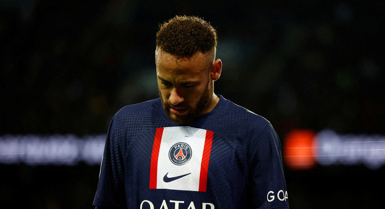 Em jogo contra o Strasbourg, no fim de dezembro, Neymar foi expulso e ficou de fora da partida contra o Lens
