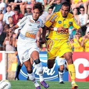 Neymar marcado por Erick: craque não balançou as redes naquele dia