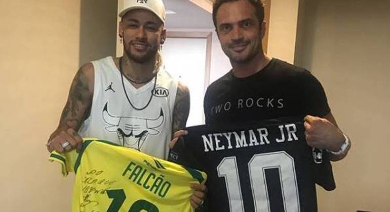 Falcão é amigo pessoal de Neymar e do pai do jogador. 'O Barcelona é o clube ideal para ele'