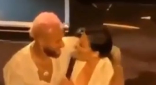 Reprodução do momento em que Neymar chega junto de Maraisa