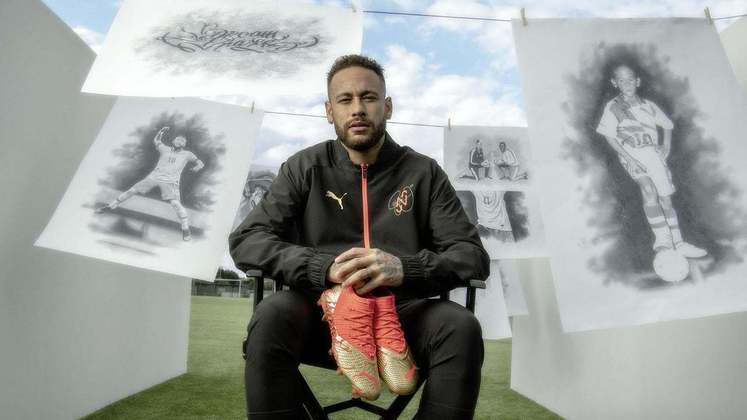 Neymar é patrocinado pela Puma desde setembro de 2020. A chuteira para a Copa do Mundo é da linha Future da Puma e recebeu o nome de Future NJR Dream Chaser