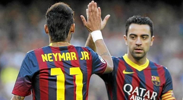 Neymar e Xavi nunca foram tão próximos no Barça. Espanhol não gostava da postura do brasileiro