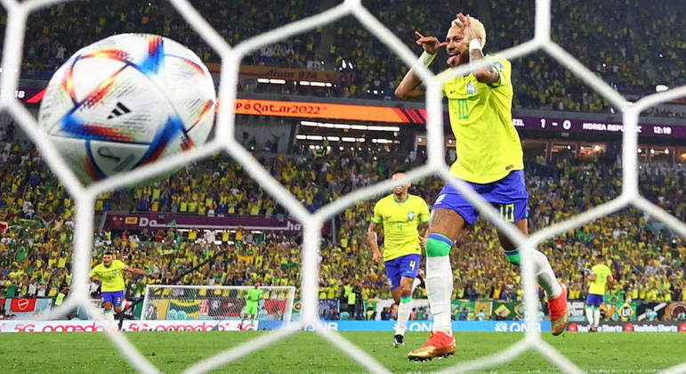 Neymar cobrou pênalti com extrema perfeição na classificação do Brasil às quartas de final