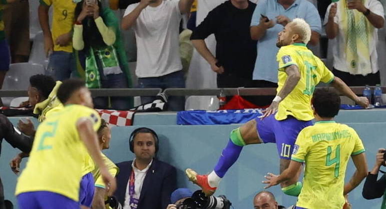 No gol marcado contra a Croácia, pelas quartas de final da Copa do Catar, o atleta igualou a marca de Pelé e se tornou o maior artilheiro da história da seleção brasileira