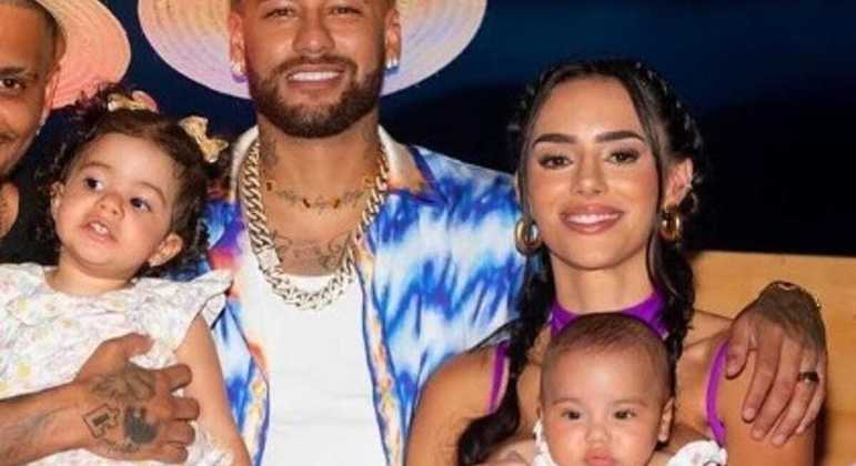 Neymar Jr e Bruna Biancardi celebraram os quatro meses de Mavie