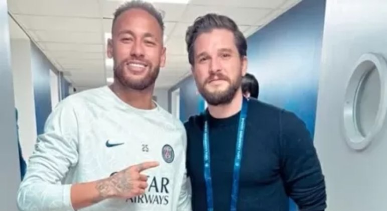 Neymar postou em seu Instagram uma foto com Kit Harington