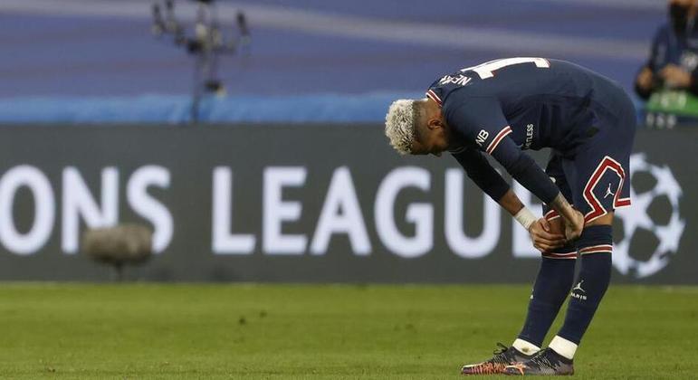 14 de dezembro de 2020 - Em mais um problema no tornozelo direito, na ocasião, Neymar teve uma entorse. O jogador ficou 27 dias afastado