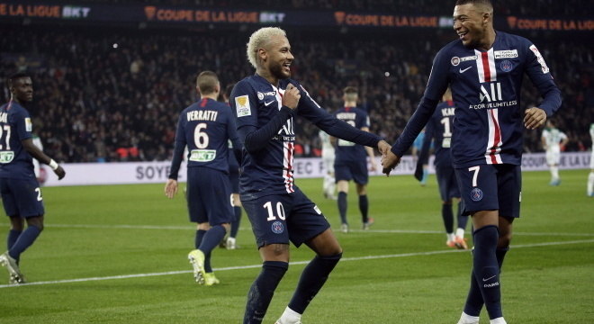 Neymar e Mbappé no Campeonato Francês em janeiro