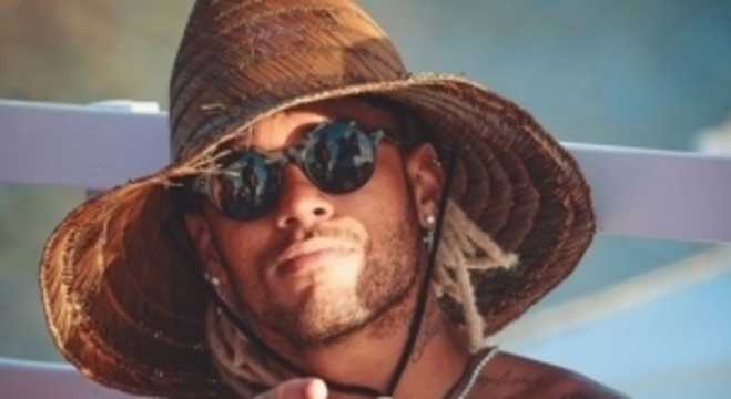 Neymar passou o Ano Novo, na Bahia, rodeado de amigos  