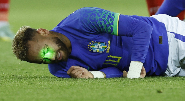 Neymar foi alvo do laser verde em diversos 
momentos do jogo