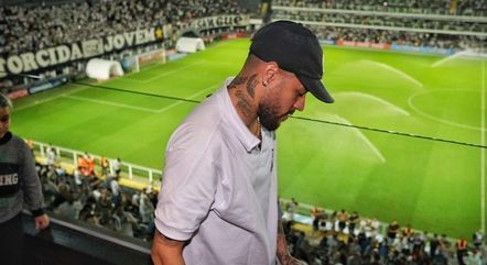 Neymar esteve na Vila Belmiro nas férias para ver o Santos jogar