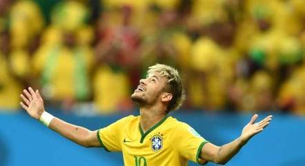 Neymar se iguala a dois gênios do futebol mundial
