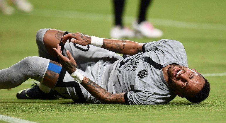 Neymar rebateu críticas após suposta simulação de pênalti; veja
