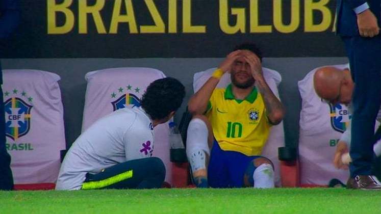 Neymar se preparava com a Seleção Brasileira para a disputa da Copa América de 2019, realizada no Brasil. Em um amistoso preparatório contra o Qatar, Neymar sofreu a grave lesão no tornozelo direito e não disputou a competição.