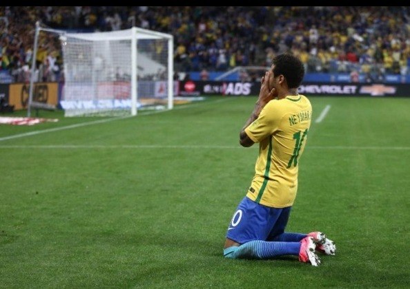 O Brasil foi eliminado nas quartas de final pela vice-campeã Holanda (2 a 1). Dunga disse que não se arrependia da decisão, que justificou pela inexperiência de Neymar na época. 
