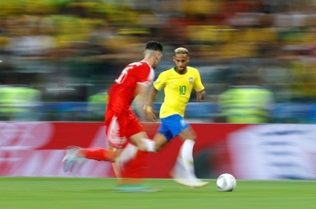 Neymar chegou a ser ironizado por quedas