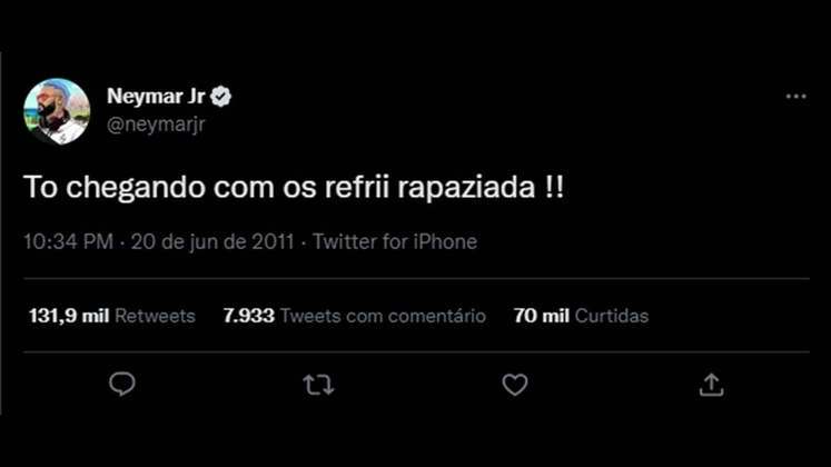 Neymar também colecionou grandes momentos na rede social. O dia em que o craque chegou com 'os refri' é um desses tuítes que ressurgem de tempos em tempos.