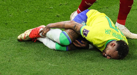 Neymar se contundiu na estreia da seleção brasileira contra a Sérvia