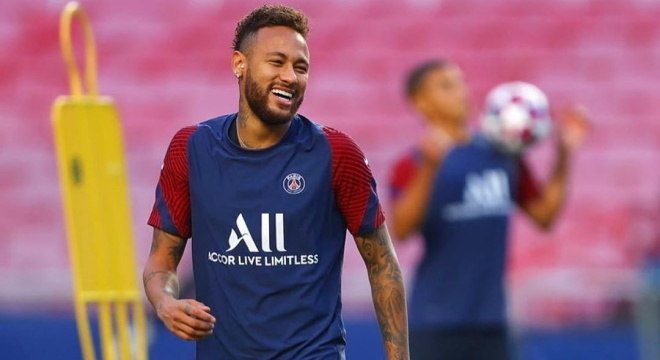 Neymar volta a treinar após se recuperar da covid-19
