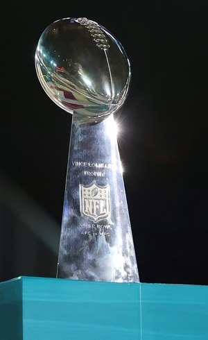 O campeão da NFL leva Taça Vince Lombardi