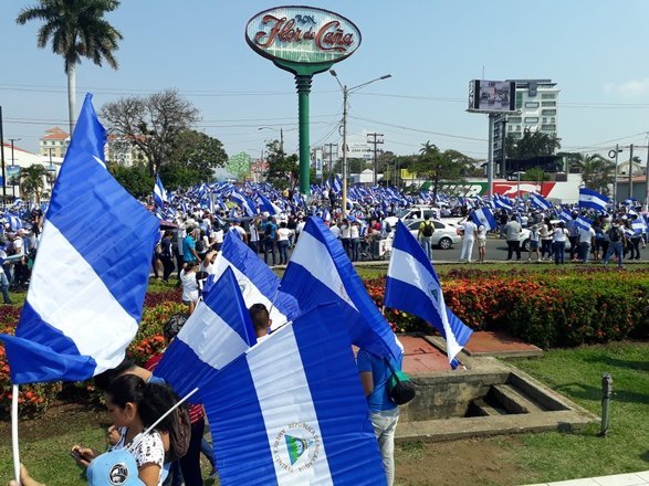 Os protestos na Nicarágua, iniciados por estudantes no dia 18 de abril, continuaram a ocorrer nesta quarta-feira (9) e, desta vez, além das reivindicações iniciais, contra o governo de Daniel Ortega e a Reforma da Previdência, a exigência é de justiça pelos pelo menos 43 mortos ocorridos na ocasião (CENIDH - Centro Nicaraguense de Direitos Humanos - fala em 45 mortos)