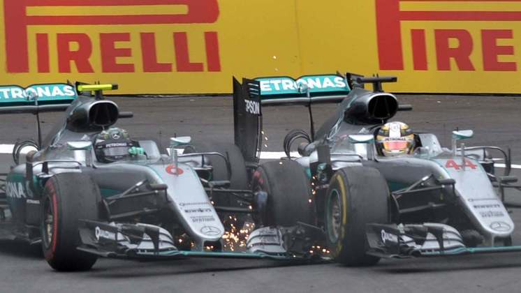 Nico Rosberg e Lewis Hamilton: disputando ponto a ponto pelo título da temporada 2014, os dois pilotos da Mercedes acabaram se acidentando no GP da Bélgica. Resultado: nenhum dos dois somou pontos na corrida