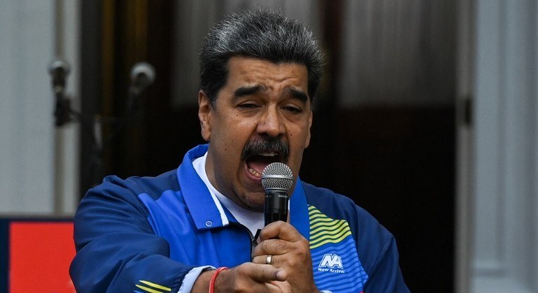 Nicolás Maduro é consultado em perseguições que podem gerar imbróglio internacional