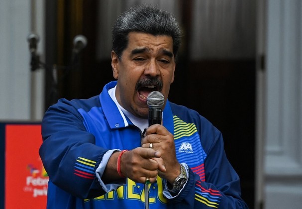 Nicolás Maduro (Venezuela)A relação entre os EUA e a Venezuela é delicada há muitos anos, porém, a ditadura estabelecido por Nicolás Maduro fez com que Trump se voltasse abertamente contra Caracas. A crise humanitária, com diversos refugiados deixando a Venezuela, foi assunto do ex-presidente em diversas coletivas. Trump já declarou que só conversaria com Maduro se fosse para discutir a saída do ditador do poder, além de ter decidido não reconhecer sua legitimidade de Maduro como líder. Na Venezuela, Maduro e outros líderes culpam os EUA pelo fracasso econômico do país, mencionando a exploração americana por petróleo como um dos principais problemas. 