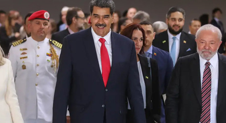 Em entrevista a uma rádio do Rio Grande do Sul, Lula diz que o presidente da Venezuela, Nicolás Maduro, merece respeito, apesar de o governo dele ser conhecido por episódios de violação de direitos humanos