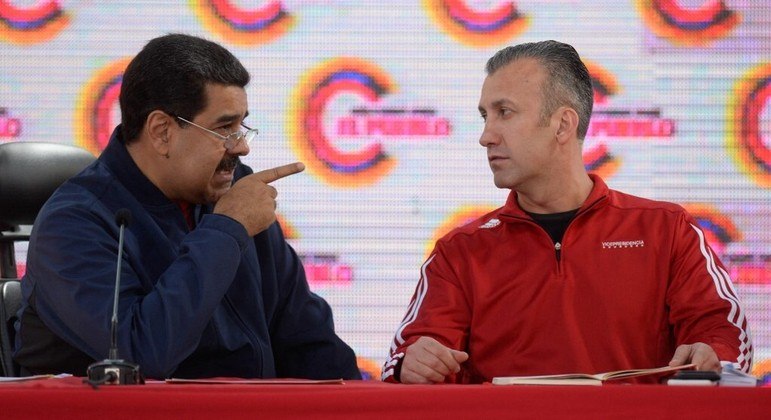 Presidente Nicolás Maduro (à esq.) e ex-ministro do Petróleo Tareck El Aissami (à dir.)