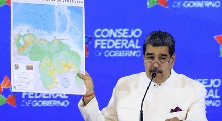 Maduro exibe mapa com Essequibo como parte da Venezuela