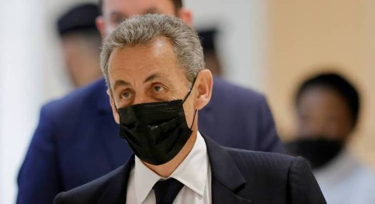 O ex-presidente francês Nicolas Sarkozy recebeu pena de um ano de prisão por financiamento ilegal de campanha