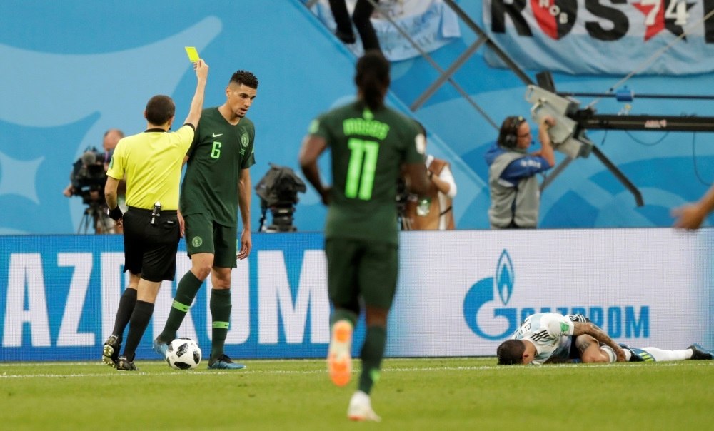 Messi marca, Argentina bate Nigéria no sufoco e pega França nas