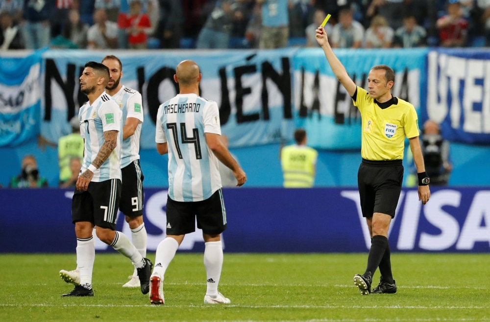 Messi marca, Argentina bate Nigéria no sufoco e pega França nas