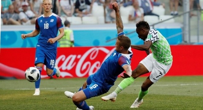 Musa fez dois gols e foi o grande destaque da Nigéria contra a Islândia